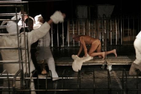 http://svobodazholdaktheatre.com/media/photoitem/24579141_0.jpg