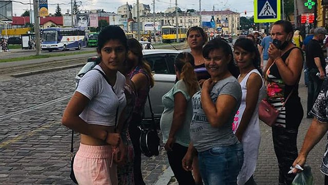 У Львові роми напали на ветерана війни Ірину Командор
