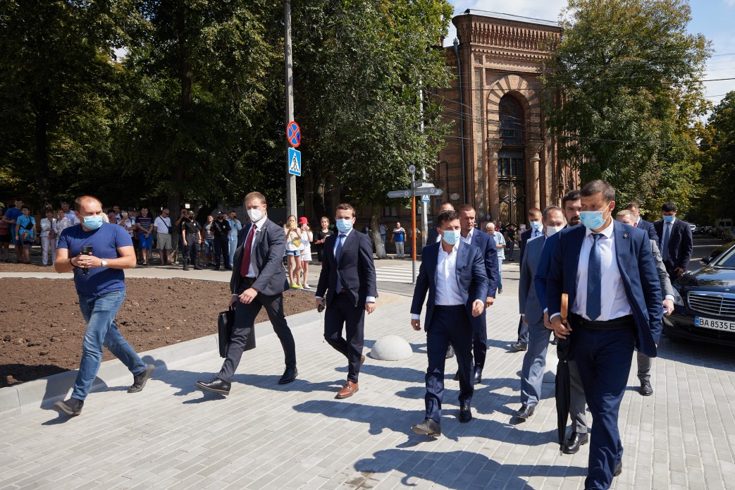 Кіровоградщина отримає такого ж господарника, яких мають інші регіони – Президент під час спілкування з мешканцями Кропивницького