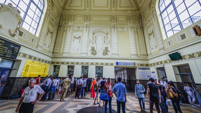 Укрзалізниця відновлює поїзди з Києва до Івано-Франківська та Чернівців